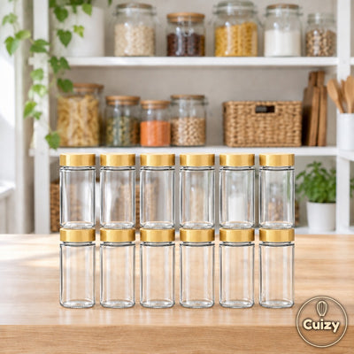Pots à épices en verre Cuizy Pinch rangés sur une étagère de cuisine