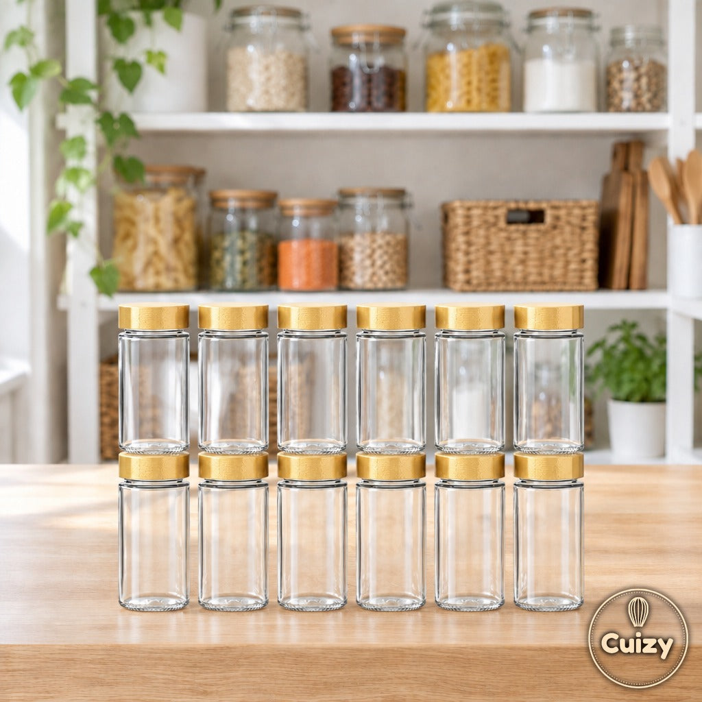 Pots à épices en verre Cuizy Pinch rangés sur une étagère de cuisine