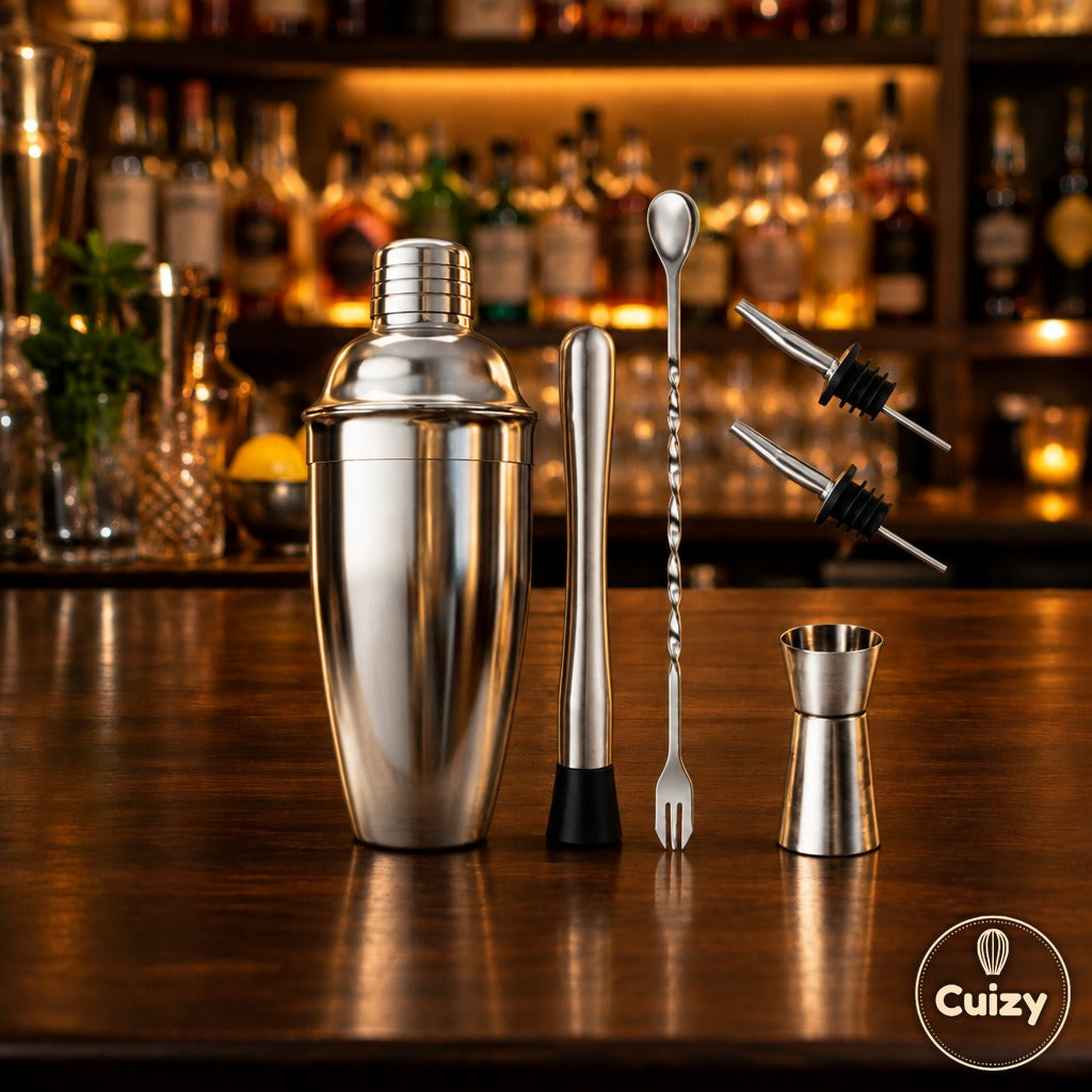 Shaker à cocktail inox Cuizy Shaker sur un comptoir de bar
