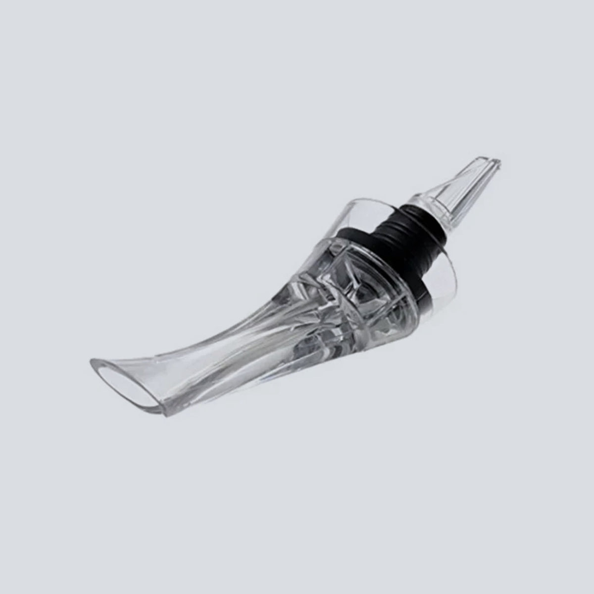Verseur aérateur de vin transparent Cuizy Breathe sur fond neutre