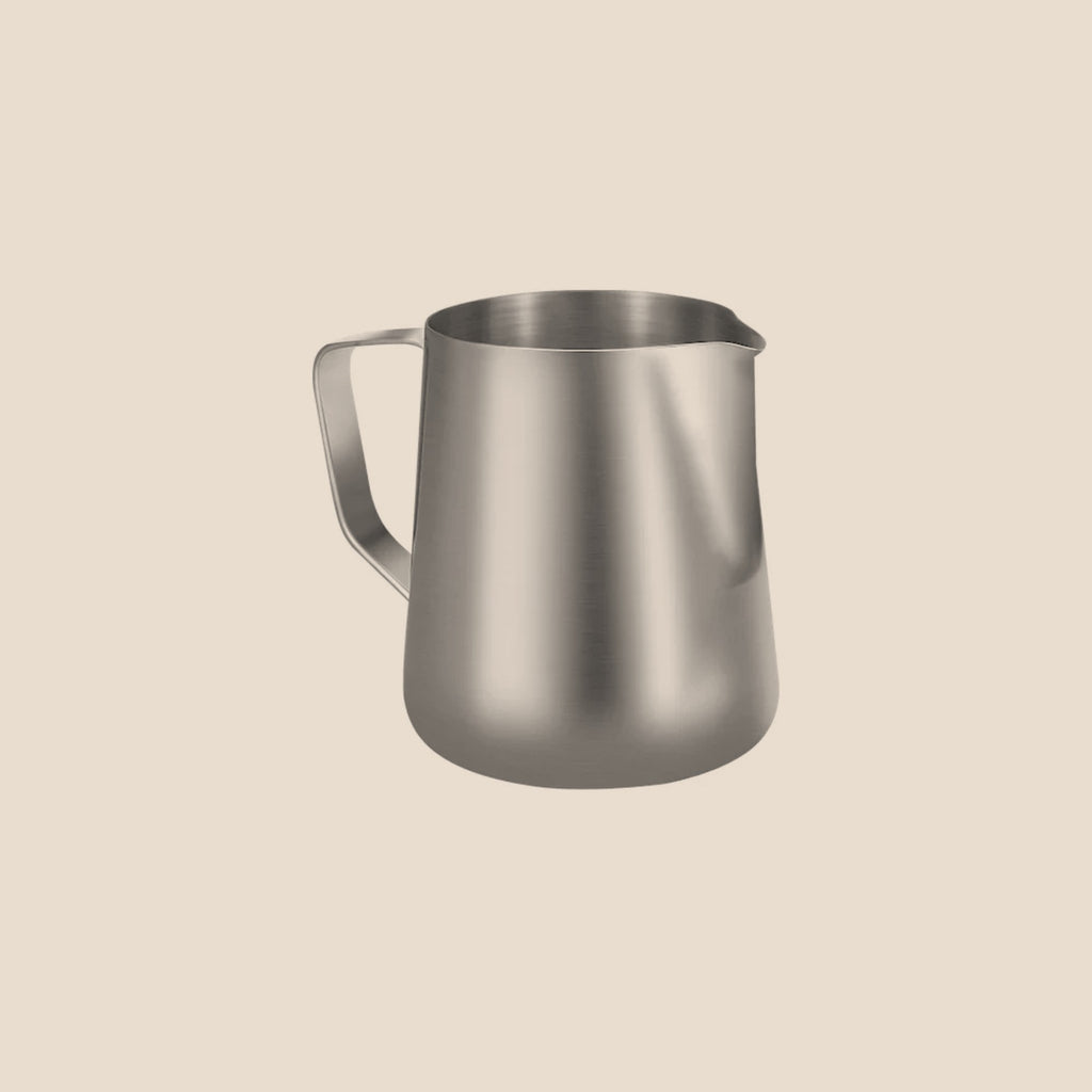 Pichet à lait inox 350 ml gradué Cuizy Latte sur fond neutre