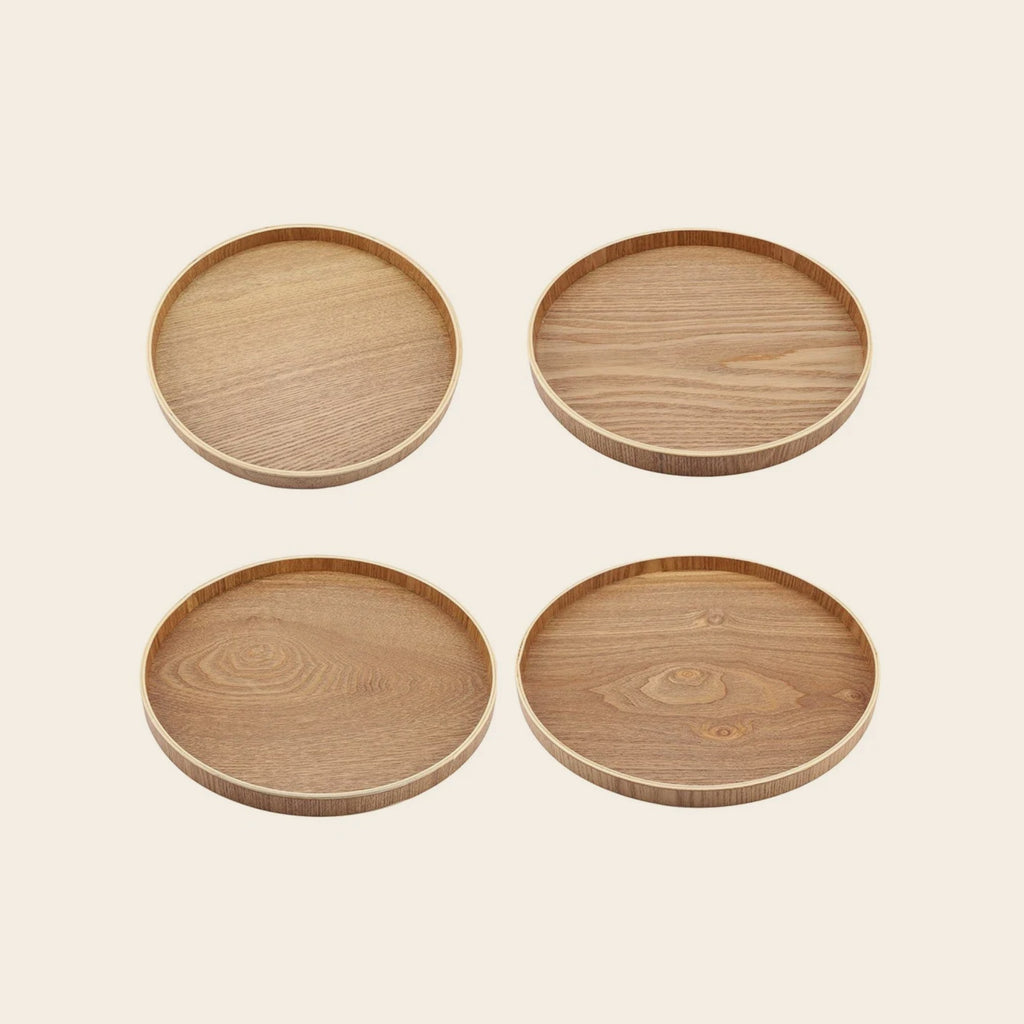 Assiette de service ronde en bois Cuizy Plate sur fond neutre