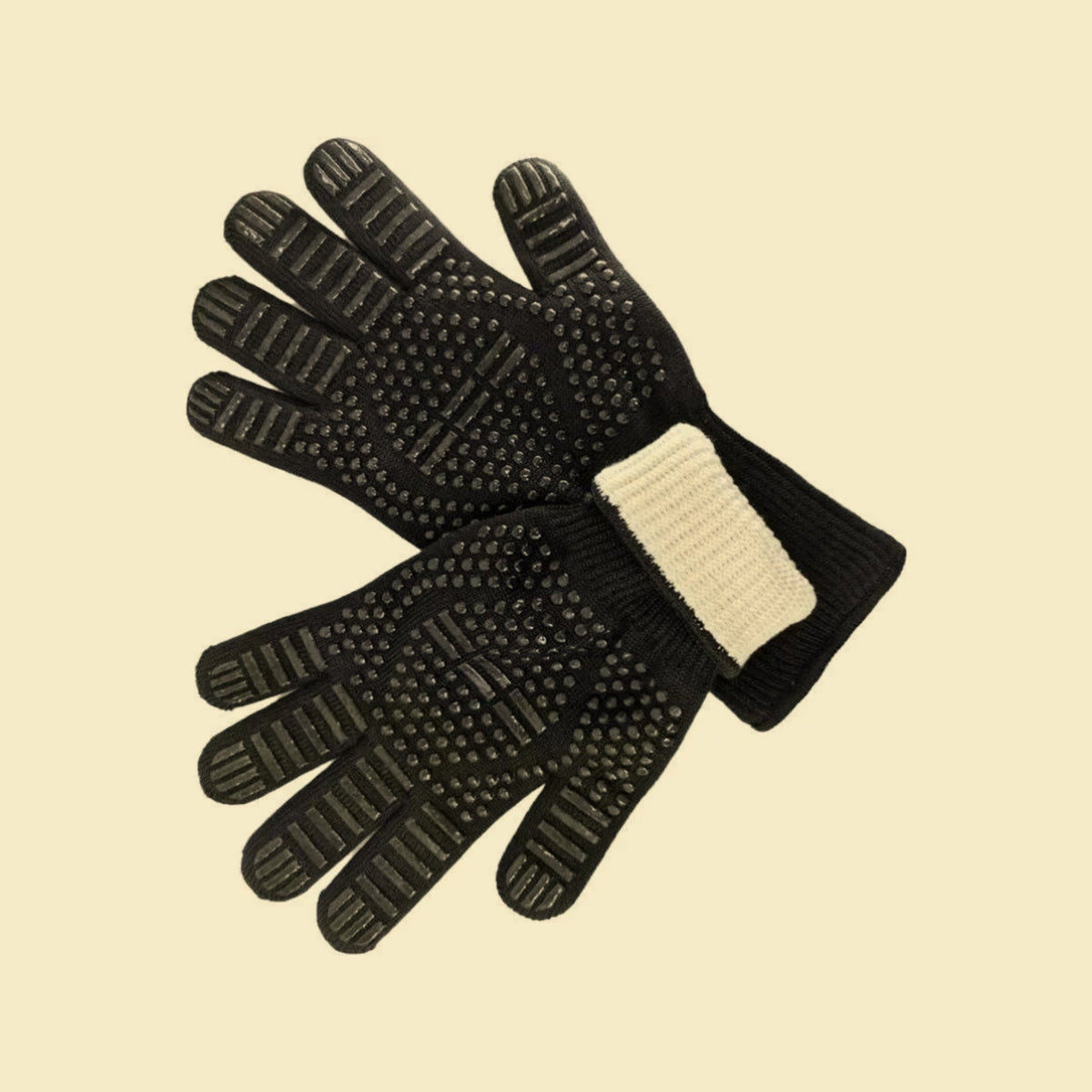 Gants de cuisine anti-chaleur en silicone sur fond neutre